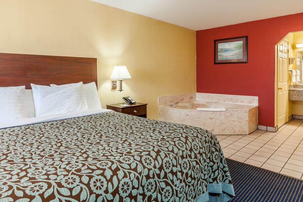 Days Inn Gun Barrel City Exteriér fotografie